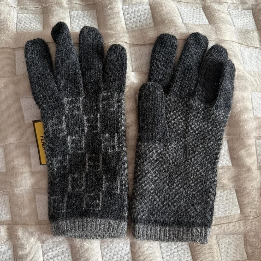 NEW Fendi grey gloves - Picture 2 of 3